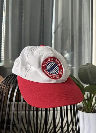 Вінтажна кепка adidas «f.c. bayern münchen» біло-червона