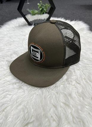 Бейсболка-тракер the north face message mesh cap у кольоріニュートープ (new taupe, відтінок оливкового/темно-зеленого кольору) з об'ємним круглим логотипом