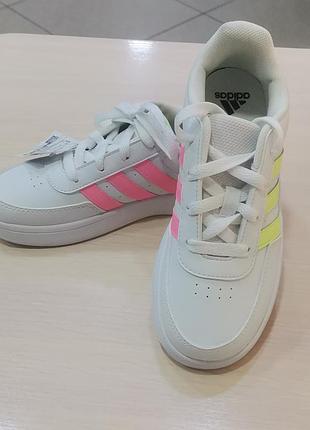 Кросівки adidas для дівчинки