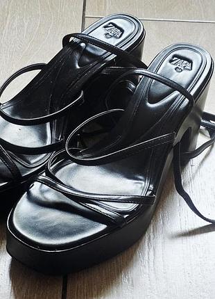 Босоножки на платформе zara.