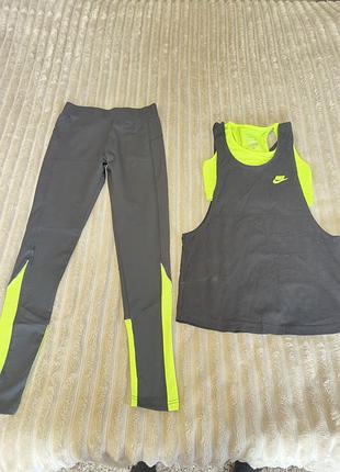 Костюм для тренування nike, трійка, топ, майка та легінси, розмір s, не новий, одягався декілька разів.