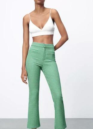 Стильні жіночі штани zara у свіжому зелено-білому кольорі з дрібною клітинкою. розмір xs