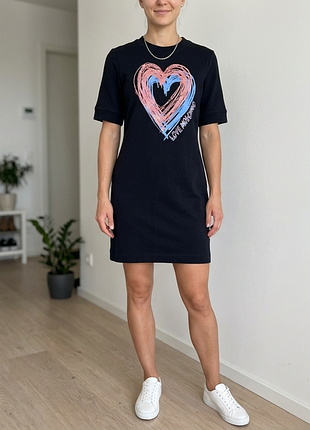 Оригінальне плаття love moschino з принтом серця (розмір it 38 / xs-s)