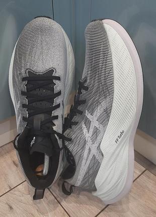 Кросівки бренду asics ff turbo.