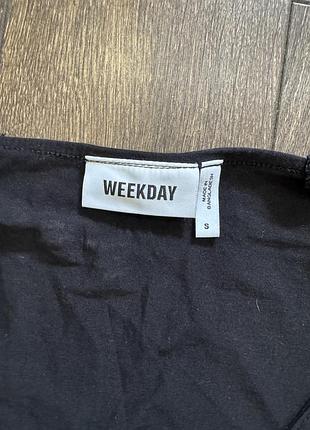 Чорний вкорочений лонгслів weekday s 2