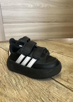 Дитячі оригінальні кросівки adidas