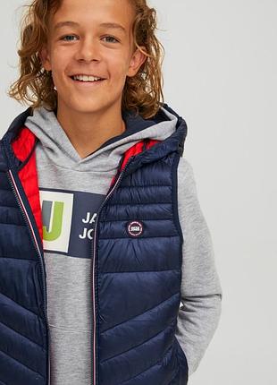 Жилет для хлопчика jack&jones