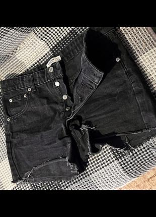 Чорні джинсові шорти pull and bear