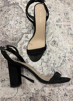 Черные босоножки new look на каблуке 39