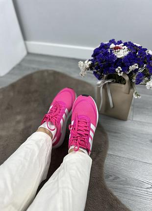 Жіночі оригінальні спортивні кросівки adidas