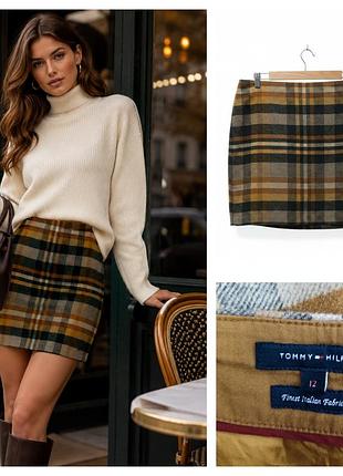 Спідниця-міні tommy hilfiger із щільної вовняної сумішової тканини. модель виконана в класичному стилі преппі (preppy).