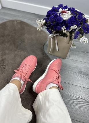 Жіночі оригінальні кросівки adidas