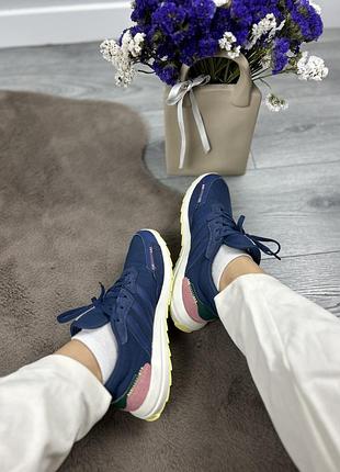 Жіночі оригінальні кросівки adidas