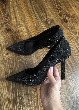 Неймовірно стильні туфлі zara 38,5/39p. 🖤