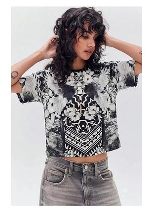 Женская футболка topshop xs 34 черно-белая принтованая фактурная короткий рукав