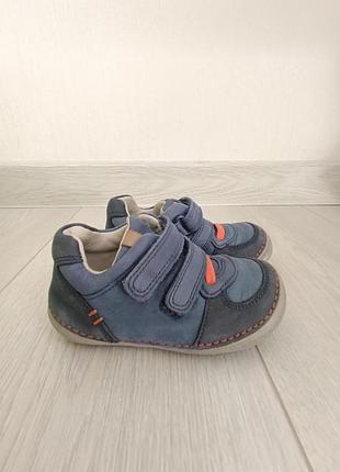 Clarks кожаные кроссовки размер 22 (13,5см)