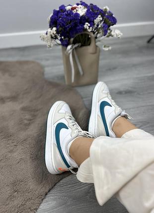 Жіночі оригінальні кросівки nike