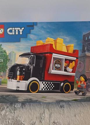 Новий lego city: вантажівка з картоплею фрі