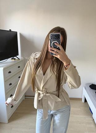 Тренч бежевий stradivarius