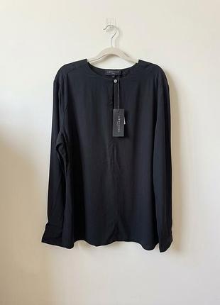 Гарна віскозна блузочка.  на бірці 99€.