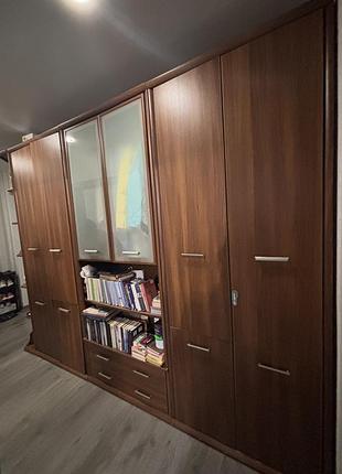 Меблева стінка в гарному стані