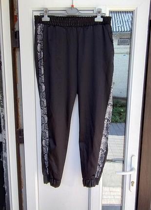 Штаны спортивные zara basic, со змеиным принтом, eur m.