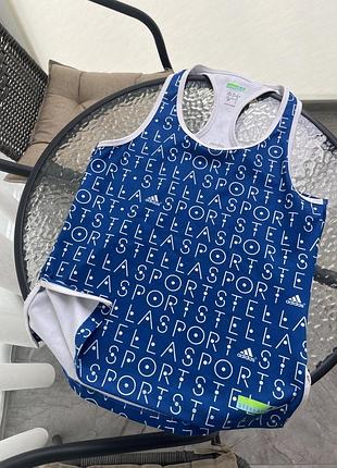 Синя спортивна майка adidas stellasport із білим принтом та повторюваними написами