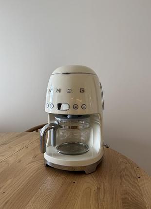 Продам оригінальну кавоварку smeg dcf02creu у стильному кремовому кольорі.