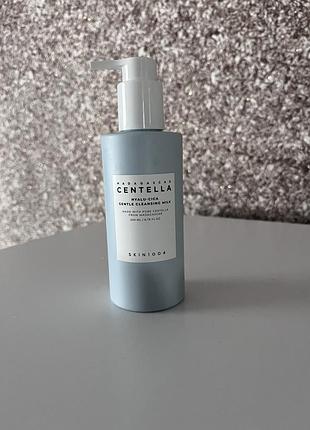 Skin1004 - hyalu-cica gentle cleansing milk - делікатне очищувальне молочко для чутливої шкіри - 200ml
