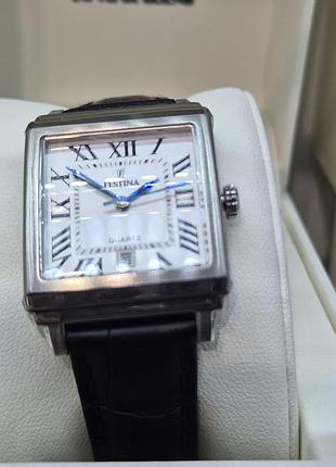Festina женские часы с ремешком и цифрами