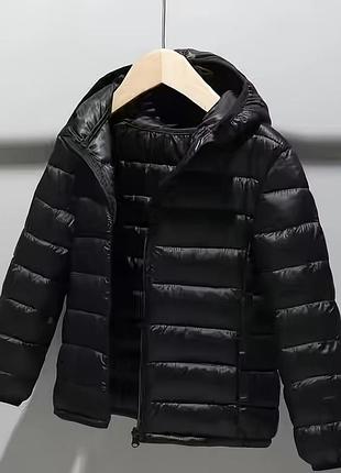 Теплая и легкая 🧥 демисезонная куртка на синтепоне 👦 детская черная куртка для мальчика 📐 размер 134-140 (9-10 лет) стеганая с капюшоном