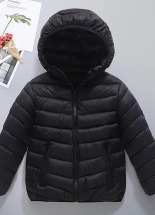 Теплая и легкая 🧥 демисезонная куртка на синтепоне 👦 детская черная куртка для мальчика 📐 размер 134-140 (9-10 лет) стеганая с капюшоном