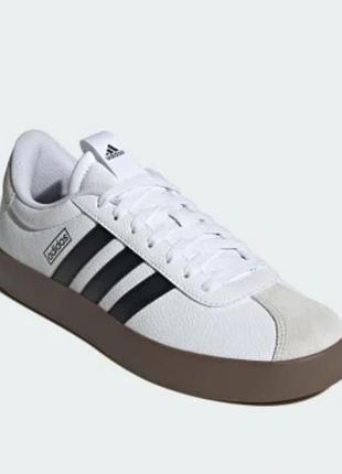 Кроссовки фирменные. adidas.
