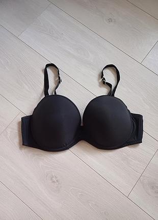 Бюзгальтер в идеальном wonderbra
