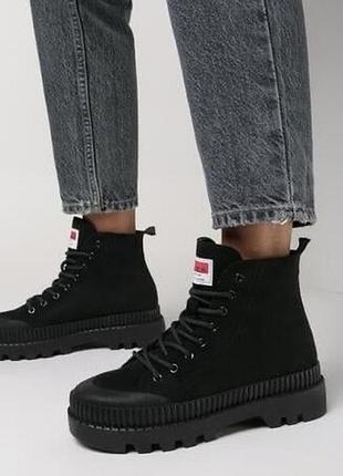 Чорні високі кеди від бренду superga