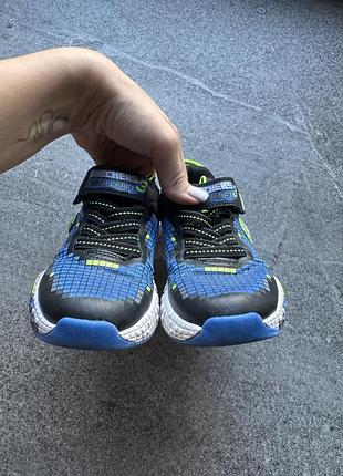 Кросівки  👟 2
