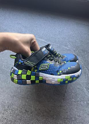 Кросівки  👟