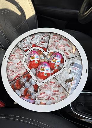 Подарунковий бокс з солодощами kinder,nutella,pafaello