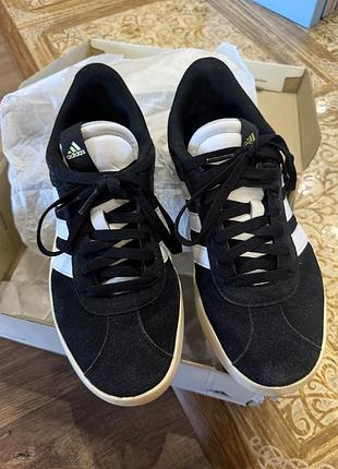Кросівки adidas 2