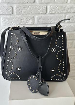 Сумка guess чорна зі стразами та підвісками-сердечками