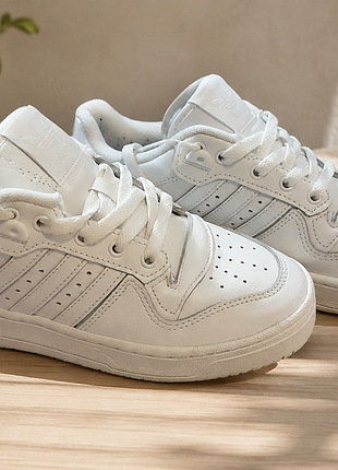 Кроссовки adidas originals rivalry low 37
