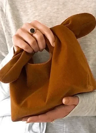 Вельветовая косметичка signature bag от косметического бренда merit beauty
