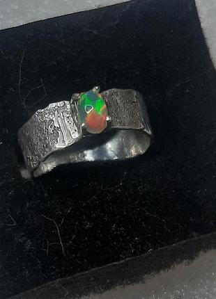 Серебряная кольца с естественным фантастическим опалом.