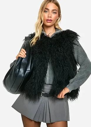 Женский черный жилет искусственный мех boohoo faux mongolian fur gilet размер 36