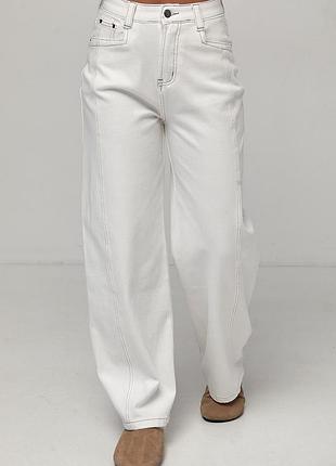 Эластичные белые джинсы wide leg с декоративными швами мод 82091