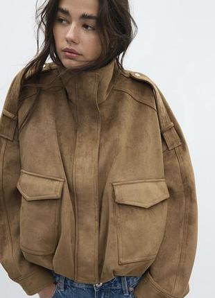 Замшева куртка бомбер stradivarius тренч