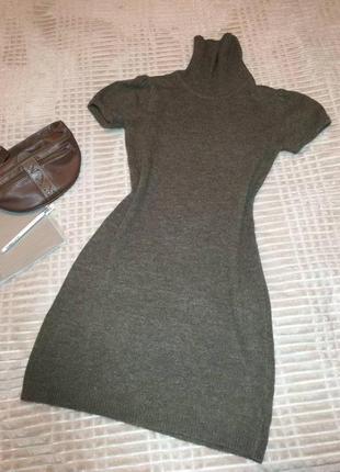 Теплое кофейное  платье с коротким рукавом  под шею