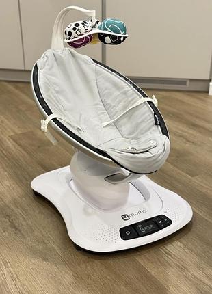 Заколисуючий центр 4moms