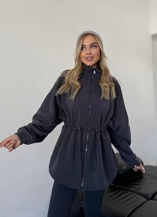 Утеплена трендова кофта на флісі з затяжками на талії