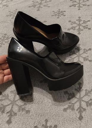 Туфлі 37 stradivarius